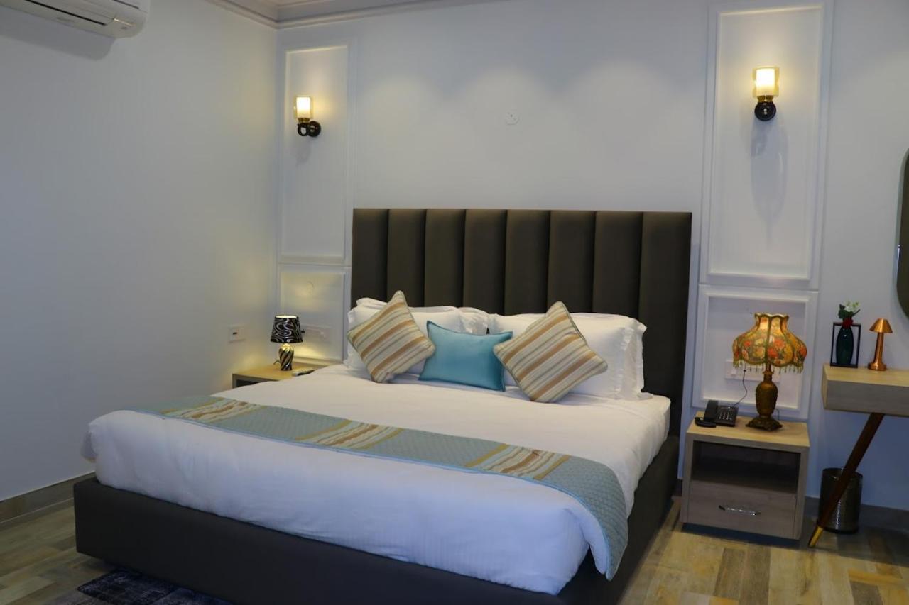 Elegance Regency Hotel Khanna  Bagian luar foto