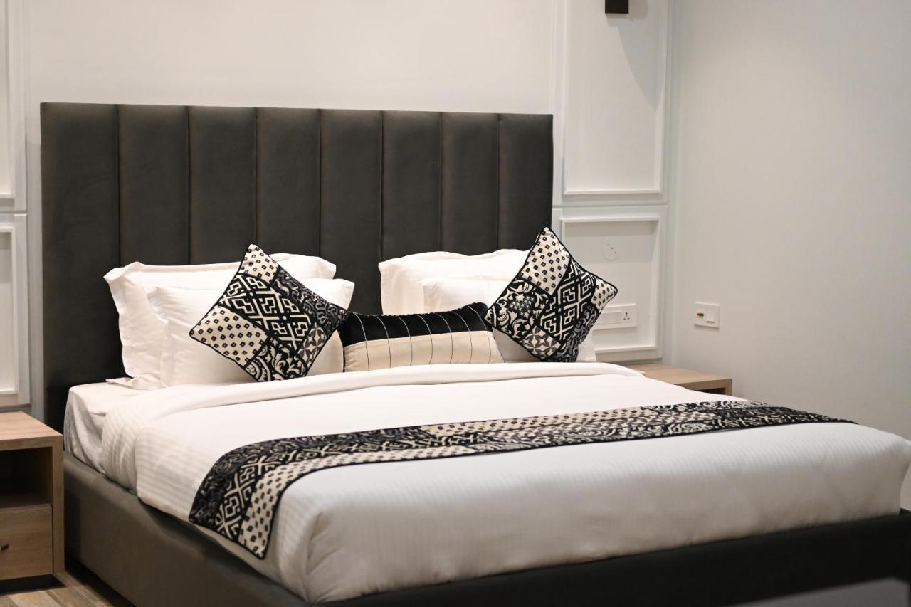 Elegance Regency Hotel Khanna  Bagian luar foto